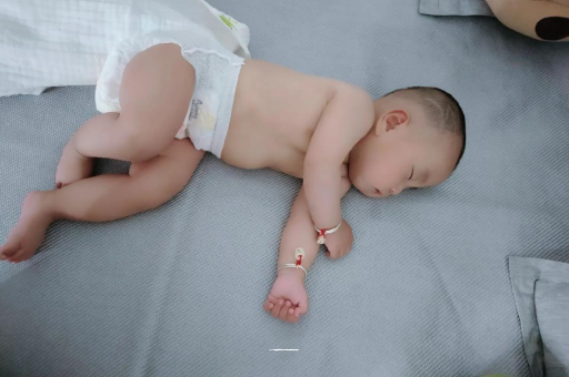 遂宁两个月宝宝肚子胀气